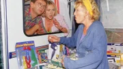 Uschi (Antje Lewald, r.) platzt der Kragen: Stefanie (Dana Golombek) und Lothar (Rene Heinersdorff) haben es geschafft, ihr das Faulenzerwochenende zu versauen...
