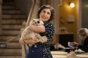 Kat (Mayim Bialik)
