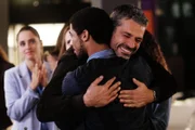 DOC – Es liegt in deinen Händen Staffel 2 Folge 9 Herzlicher Abschied: Alberto Boubakar Malanchino als Dr. Gabriel Kidane, Luca Argentero als Dr. Andrea Fanti.
