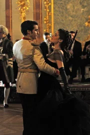 Graf Alexéj Wrónski (Santiago Cabrera) und Anna Arkádjewna Karénina (Vittoria Puccini)
