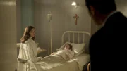 (v.l.n.r.) Carrie Baker (Alison Thornton); Melanie (Ashlee Grubbs); Dr. Ben Song (Raymond Lee)