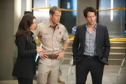 G.D. und damit ganz Eureka gehen ihrem Ende zu: Jo (Erica Cerra, l.), Jack (Colin Ferguson, M.) und Zane (Niall Matter, r.) bereiten sich auf ihre Abreise vor ...