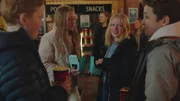 Tara (Maya Ystenes, 2.v.l.) schwärmt neuerdings für Trym (Torje Finckenhagen Bjerke, l.) und Sanne (Tilde Ender Søvik, 2.v.r.) weiterhin für Daniel (Viljar Knutsen Bjaadal, r.). Darum haben sie die beiden ins Kino eingeladen.