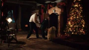 Sascha (Simon Böer) befreit Max (Santino Bathe) und Beutolomäus. Ruprecht hatte beide in einem Schrank eingesperrt.
