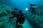 Unterwasseraufnahmen auf dem Yonaguni-Denkmal.