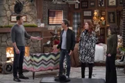 (v.l.n.r.) Phil (Joel McHale); Will Truman (Eric McCormack); Grace Adler (Debra Messing); Karen Walker (Megan Mullally)