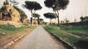 Alle Wege führen nach Rom – so auch die Via Appia. Einst verbindet sie die Hauptstadt des Römischen Reichs mit Capua.