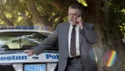 Ein Jogger ist auf eine Landmine getreten und ums Leben gekommen. Während der Untersuchungen findet Korsak (Bruce McGill) einen weiteren Krater, was darauf hindeutet, dass sich die Ermittler mitten in einem Minenfeld befinden.
