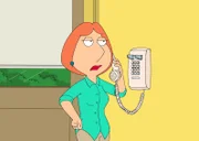 Als Lois erfährt, was Chris als persönlicher Assistent bei Quagmire wirklich machen muss, ruft sie sofort bei Quagmire an. Sie dachte, er würde nur bei der Gartenarbeit helfen ...