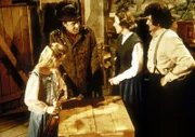 Mary (Melissa Sue Anderson, l.), Laura (Melissa Gilbert, r.) und Carrie (Lindsay Sidney Greenbush, M.) überlegen, was sie ihren Eltern zu Weihnachten schenken sollen.