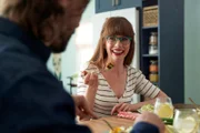 Mary und Aaron essen zu Mittag.