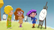 Der kleine Prinz und Charlotte schauen der Sternenmalerin zu. Sie hat viel zu tun.
