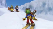 Auf Skiern kommen die Schildkrötenfamilie und Pip schneller zum Ziel.