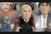 Wladimir Putin (Mi.) hat es sich zum Ziel gesetzt, die europäischen Demokratien zu zerstören.