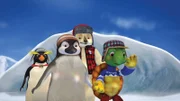 Pip und Franklin fragen sich, was im Schnee glänzt.
