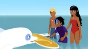 Maimiti hat nicht viel Spaß im Wasser. Aber Yann und Timeti hoffen, dass sie vielleicht Freude am Surfen gewinnen kann. Delfin Zoom hilft dabei gerne mit.