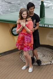 Christian (Jordan Rodrigues) und Tara (Xenia Goodwin).