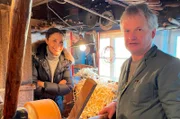 Katrin Weber mit Reifendreher Hans-Günter Flath