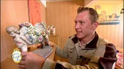 Trödelexperte Otto Schulte glaubt, daß er etwas Außergewöhnliches im Haus von Ute und Hansi gefunden hat.