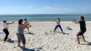 Für ihre Teilnehmer ist es Urlaub, für Fitnesskauffrau Ramona Steber neuer Alltag auf Sylt.