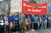Die DDR habe sich besonders um die Jugend gekümmert, so lautet einer der Ost-Mythen, die mitunter bis heute wirken. Doch was davon ist wahr und was Legende?