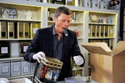 ARD ROTE ROSEN FOLGE 1319, Vincent (Stefan Feddersen-Clausen) verseucht Susanns kompletten Teebestand mit Mottenlarven.