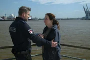 Kris (Marc Barthel) und seine Mutter (Oda Thormeyer) müssen lernen, mit dem Tod des Vaters und Mannes zu leben.