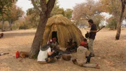 Ein Filmteam bei den San, einem der ältesten afrikanischen Volksstämme.