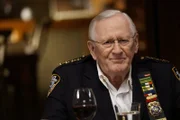 Henry Reagan (Len Cariou)
