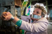 Melanies Mutter (Peggy Lukac) wurde entführt. Der Entführer behauptet, dass Melanie ihm etwas gestohlen hat. Wenn sie es ihm nicht zurückgibt, wird er ihre Mutter umbringen.