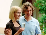 Marja (Denise Zich) und ihr Verlobter Sebastian (Leander Lichti).