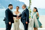 Gennaro ist zu Gast auf der Hochzeit von Patrizia und Mickey (v.li.: Salvatore Esposito, Cristiana Dell’Anna, Gianni Parisi, Claudia Tranchese).
