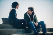 Roberto (Nicolas Maupas) gesteht Maia (Margherita Aresti) seine Liebe.