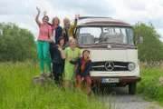 SWR Fernsehen LECKER AUFS LAND - DAS GROßE WEIHNACHTSBACKEN, am Mittwoch (17.12.14) um 21:00 Uhr. Die Landfrauen im Sommer 2014: v.li.: Christine Huff (RP, Nierstein-Schwabsburg), Bianca Güldenberg (BW, Schlier), Michaela Frick (BW, Pfullendorf), vorne v.li.: Ulla Bernhard-Räder (RP, Flomborn), Helga Decker (BW, Bühl-Weitenung), Ingrid Jauernik (BW, Bretzfeld/Weißlensburg).