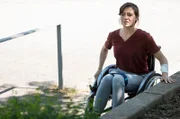 Neda (Adriana Möbius) wird klar, dass die Zukunft durchaus Schwierigkeiten mit sich bringen kann. Sie fängt an zu zweifeln.