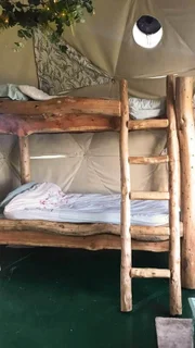 Simon und sein Team sind in den atemberaubenden Ebenen von Somerset, um mit Vicki und Bryan zu arbeiten. Sie haben einen Geodom aus dem Weltraum, aber keine Ahnung, wie sie ihn in eine einladende Unterkunft verwandeln können. Die Verwendung des sendungsbezogenen Materials ist nur mit dem Hinweis und Verlinkung auf TVNOW gestattet.