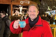 Moderator Tobias Kämmerer auf Rüdesheimer Weihnachtsmarkt.