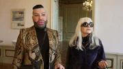 Gemeinsam mit Freundin Rita und seinem Hund Billy geht es auf die Suche nach einer prunkvollen Location für seine Modenshow. Die Wahl fällt auf eine bereits genutzte Location in Berlin.