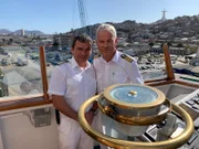Von Coquimbo nach LaSerena, Chile. Auslaufen aus Coquimbo. Von links: Übergabe von Staffkapitän Vitaliy an Staffkapitän Burkhard Müller.