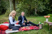 Erik (Sven Waasner, r.) kann Yvonnes (Tanja Lanäus, l.) Untreue einfach nicht vergessen.