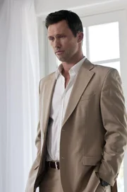 Um an die Hintermänner in einem ehemaligen Fall zu gelangen, will Michael (Jeffrey Donovan) herausfinden, wer noch hinter der Bibel her ist.