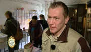 Bei dem von Otto organisiertem Hausflohmarkt ist der Andrang überraschend groß.
