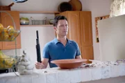 Michael Westen (Jeffrey Donovan) ermittelt an zwei Fronten: Er versucht den Code einer geheimnisvollen Bibel zu knacken und hilft dem FBI bei der Suche nach einem verschwundenen Kronzeugen.