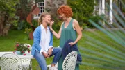 Trotz vieler Unterschiede schaffen es Flora (Pina Kühr, l.) und ihre Mutter Liz (Heike Trinker, r.) immer wieder, gemeinsam an einem Strang zu ziehen.