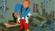 Tim wird vom chinesischen Militär gesucht. Dennoch reisen er und Struppi erneut nach Shanghai, wo sie den Waisenjungen Tschang kennenlernen. Zusammen machen sie sich auf in die Opiumhöhle "Der blaue Lotus", um Mitsuhirots Pläne zu durchkreuzen. Doch wer ist der eigentliche Drahtzieher hinter dem internationalen Drogenhandel?
