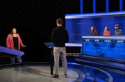 Moderator Alexander Bommes (M.) mit den Kandidat:innen: Sandra Hu (l.), Marco Reichelt (3.v.r.), Sophia Rishyna (2.v.r.) und Stephan Strobel (r.).