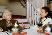 Friedrich (Fred Delmare, rechts) hat die Nase voll: Charlotte (Ursula Karusseit) benimmt sich äußerst merkwürdig, und das schmeckt Friedrich gar nicht!