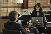 Das Team hat keine Ahnung, was der Kellnerin Nadia fehlt. House (Hugh Laurie, l.) und Cuddy (Lisa Edelstein, r.) kommen auch nicht weiter ...
