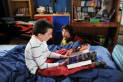 Brick (Atticus Shaffer, l.) freut sich riesig auf das letzte Buch seiner Lieblingsbuchreihe. Doch als Axl (Charlie McDermott, r.) ihm aus Rache das Ende verrät, bricht für ihn eine Welt zusammen. Unterdessen befürchtet Frankie, dass Mike sie nach 20 Jahren Ehe nicht mehr genug schätzt ...
