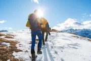 Simon Messner in Madonna di Campiglio während ServusTV's Bergwelten "Brenta Dolomiten" im März 2023.